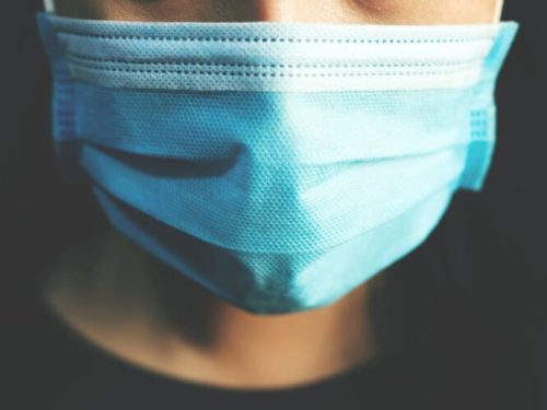 Studio: l’uso di maschere a lungo termine può contribuire al cancro del polmone in stadio avanzato
